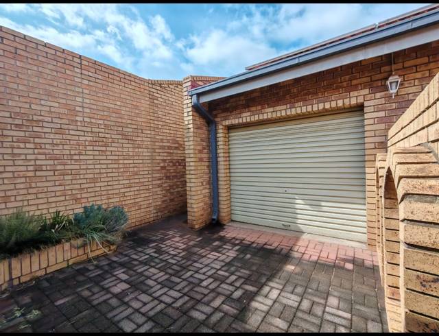 3 BEDROOM TOWNHOUSE FOR SALE IN THREE RIVERS